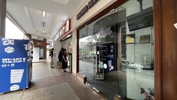 Burlington Square (D7), Retail #557526761